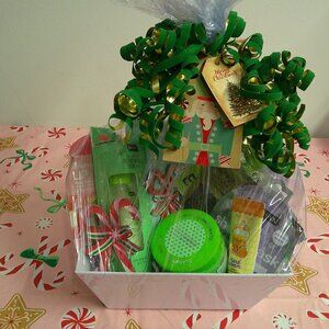 Daily Glow Radiance Every Day-13-Piece Christmas Holiday Self-Care Gift Basket